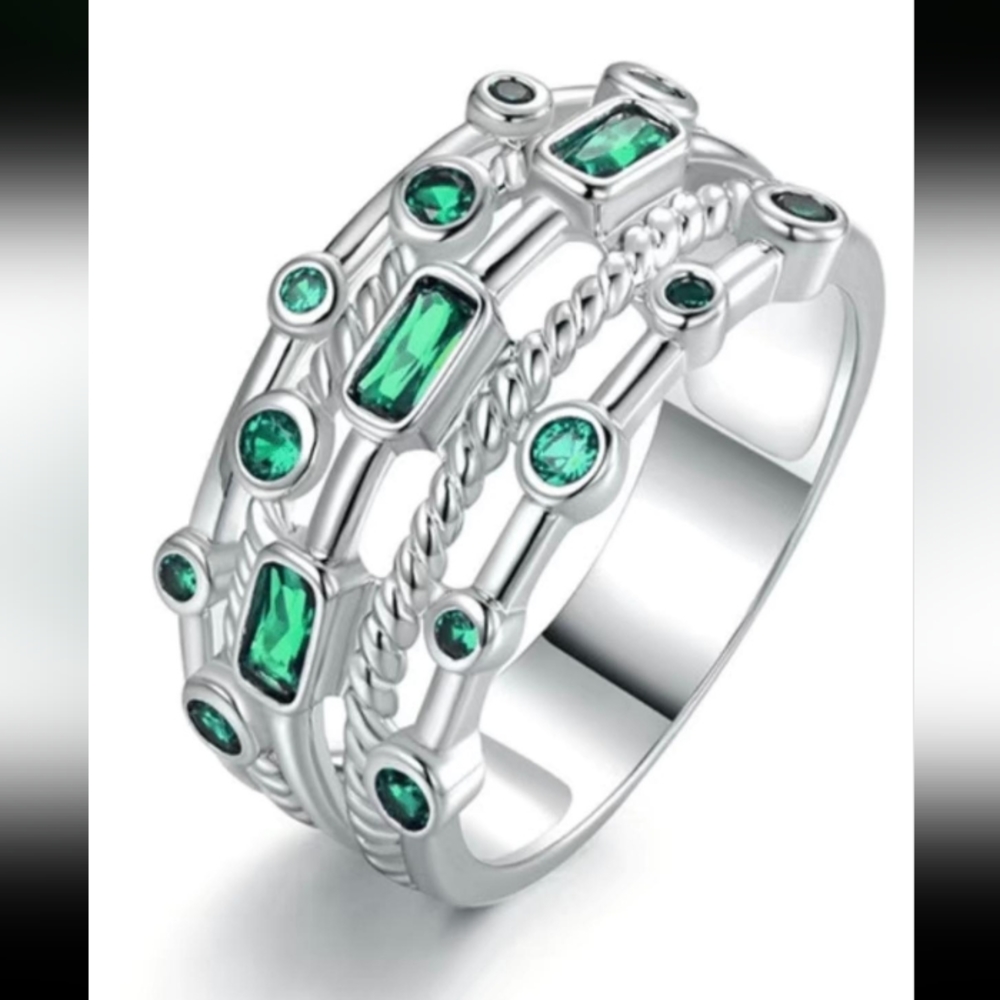 Ring with green stones - Picture 2 of 2